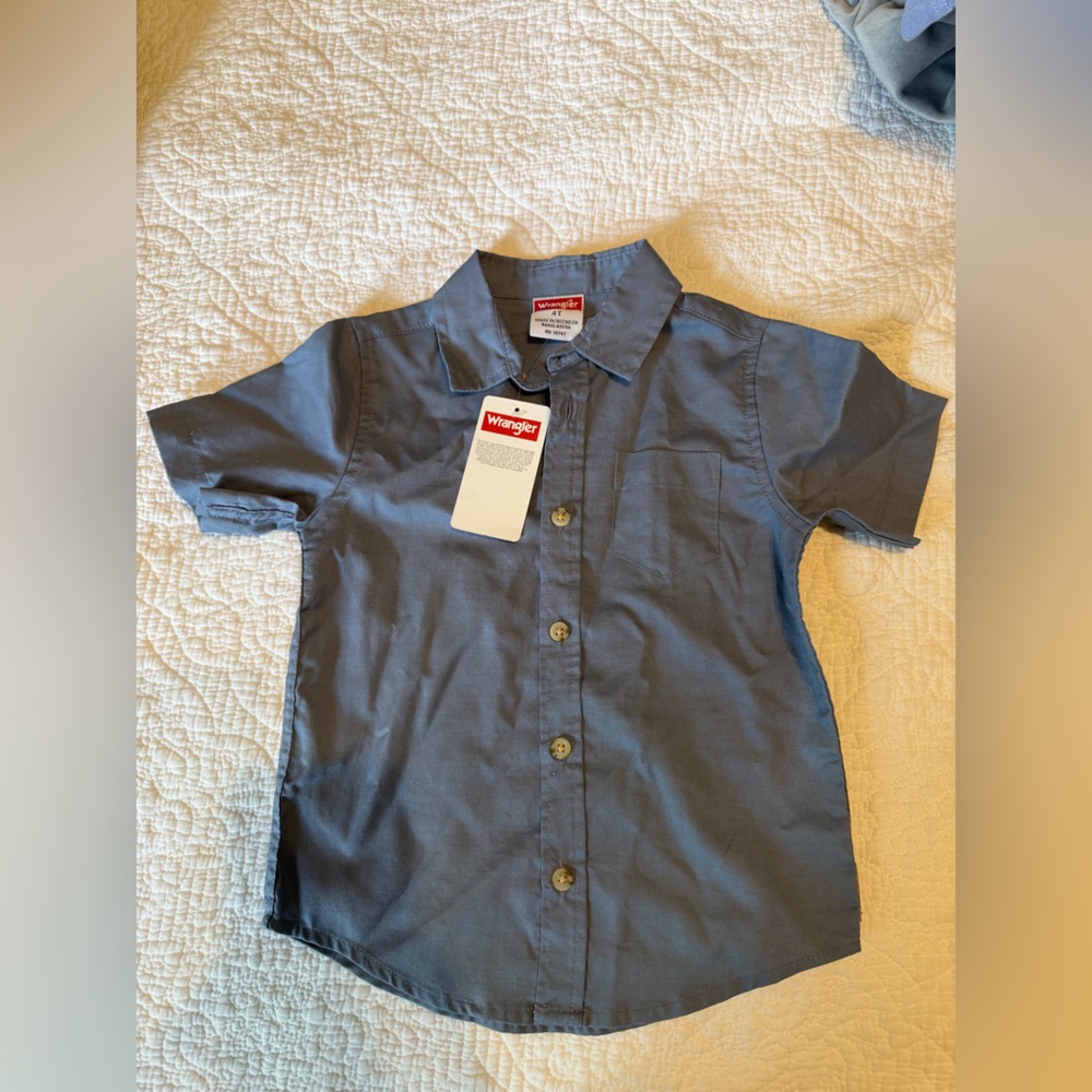 Wrangler Short Sleeve Button-Down Shirt in Slate